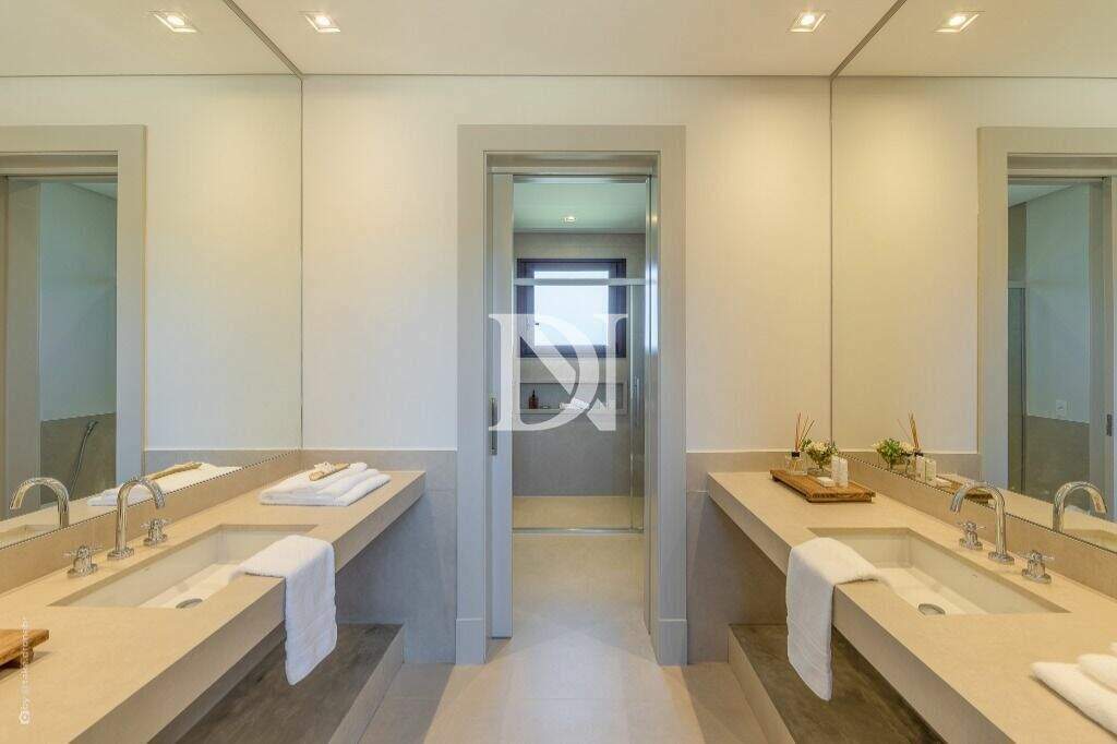 Casa em condomínio à venda no Fazenda da Grama: 
