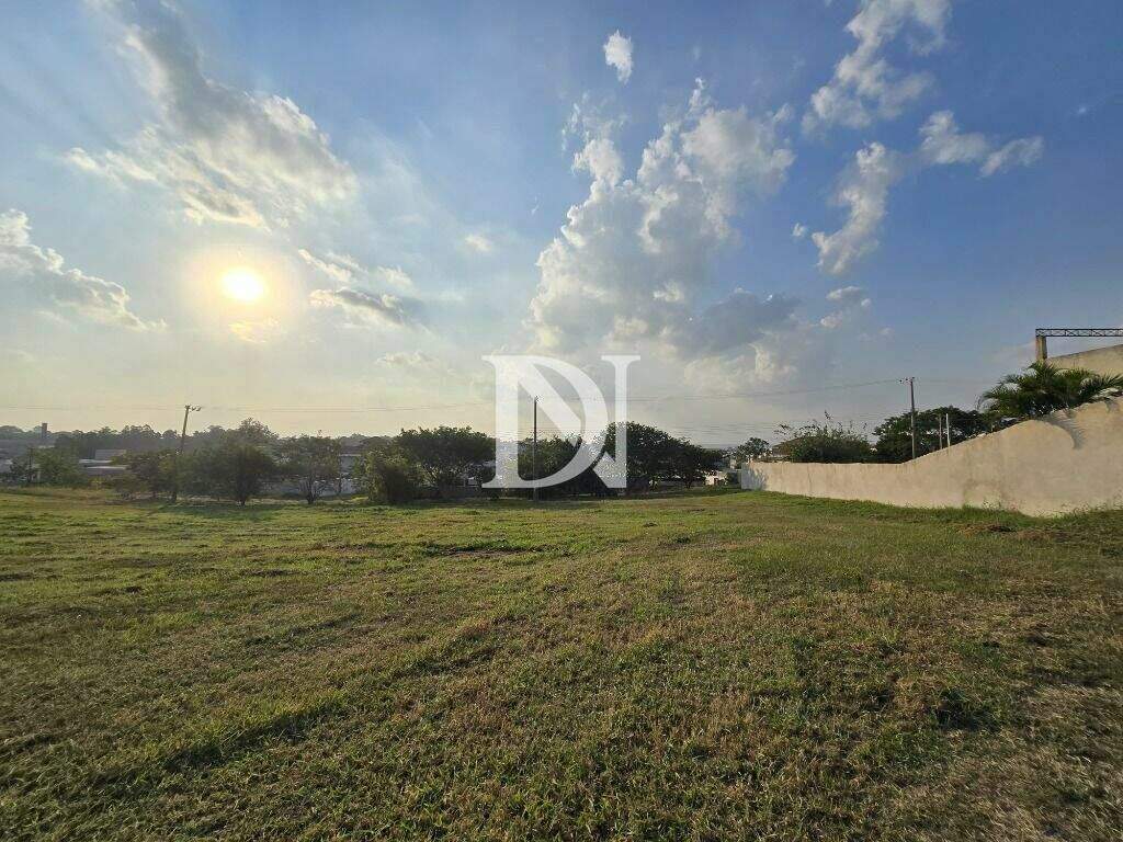 Terreno em condomínio à venda no Condomínio Palmeiras Imperiais: 