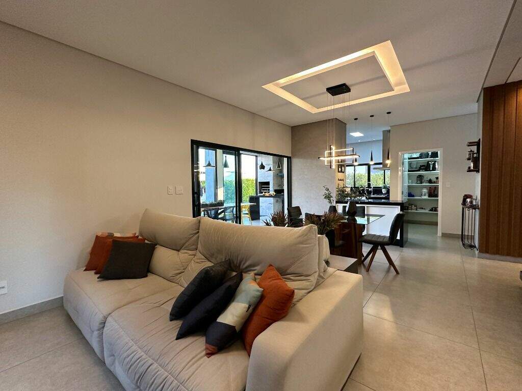 Casa em condomínio à venda no Jardim Buru: 