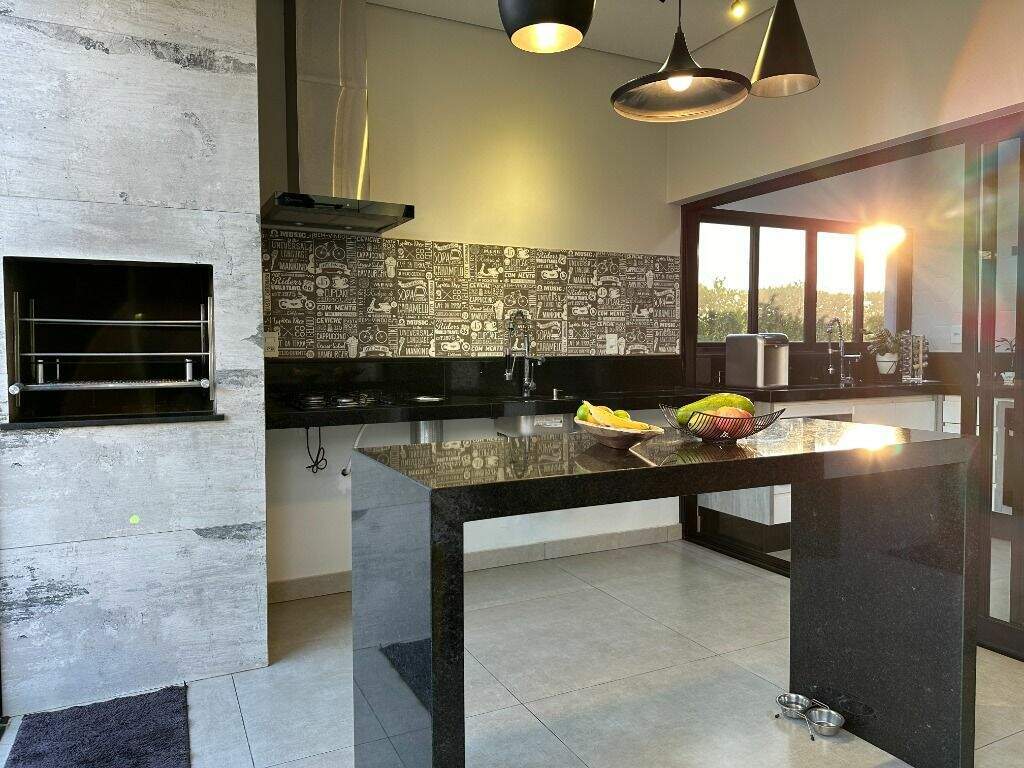 Casa em condomínio à venda no Jardim Buru: 