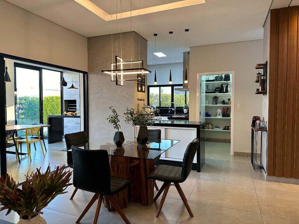 Casa em condomínio à venda no Jardim Buru: 