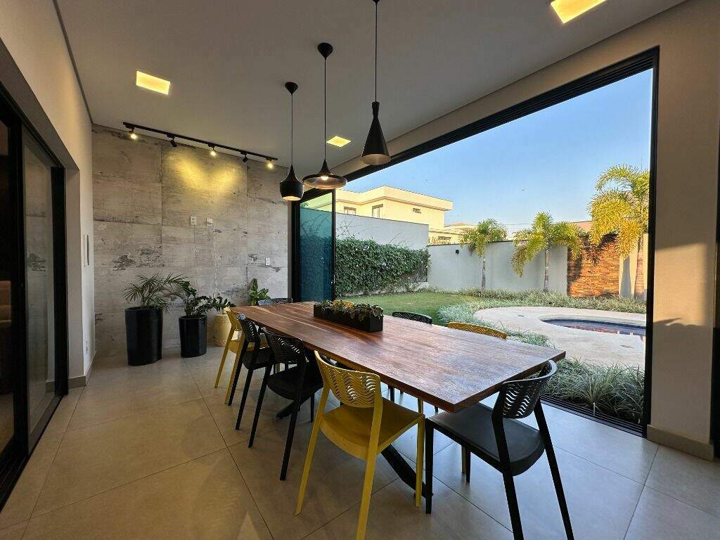 Casa em condomínio à venda no Jardim Buru: 