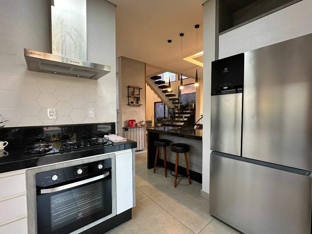 Casa em condomínio à venda no Jardim Buru: 