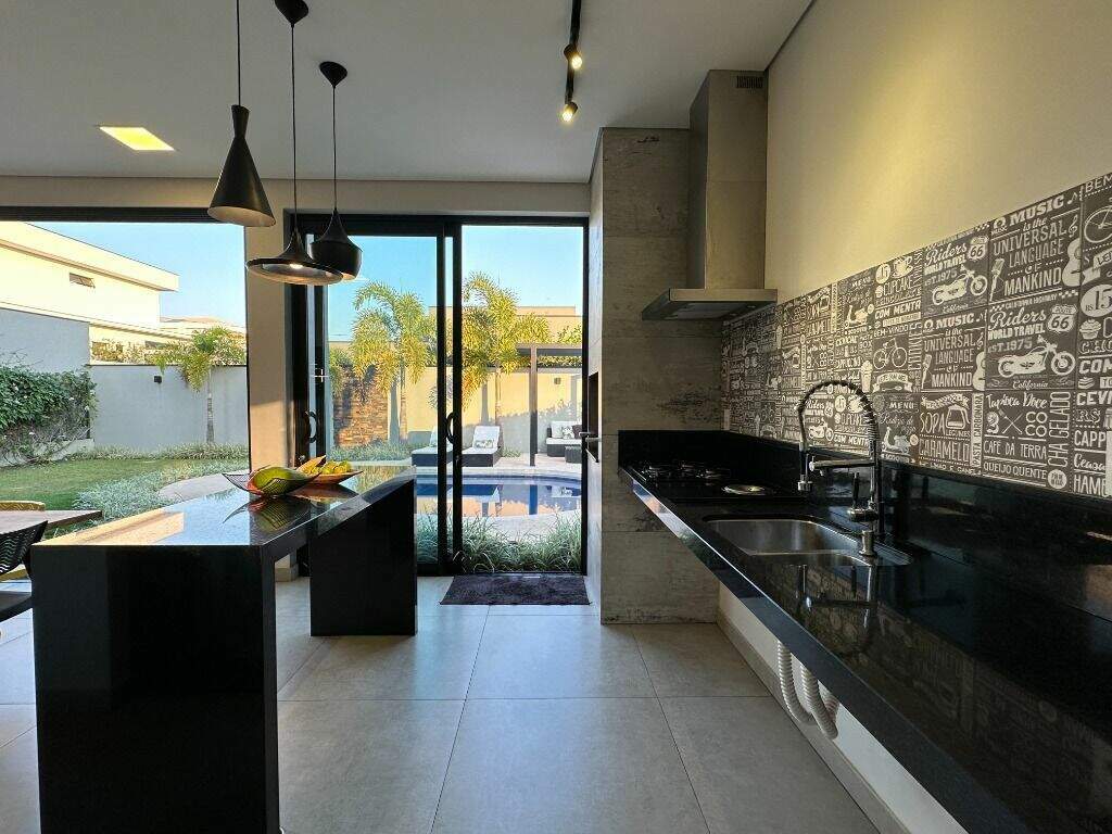 Casa em condomínio à venda no Jardim Buru: 