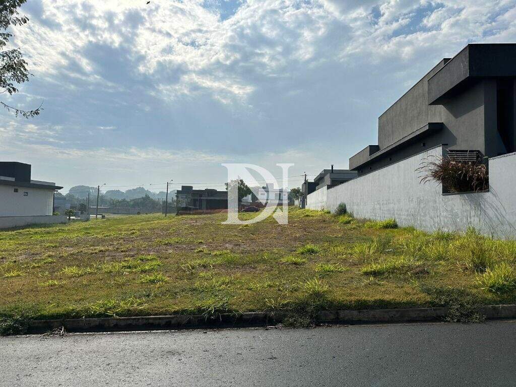 Terreno em condomínio à venda no Jardim Buru: 