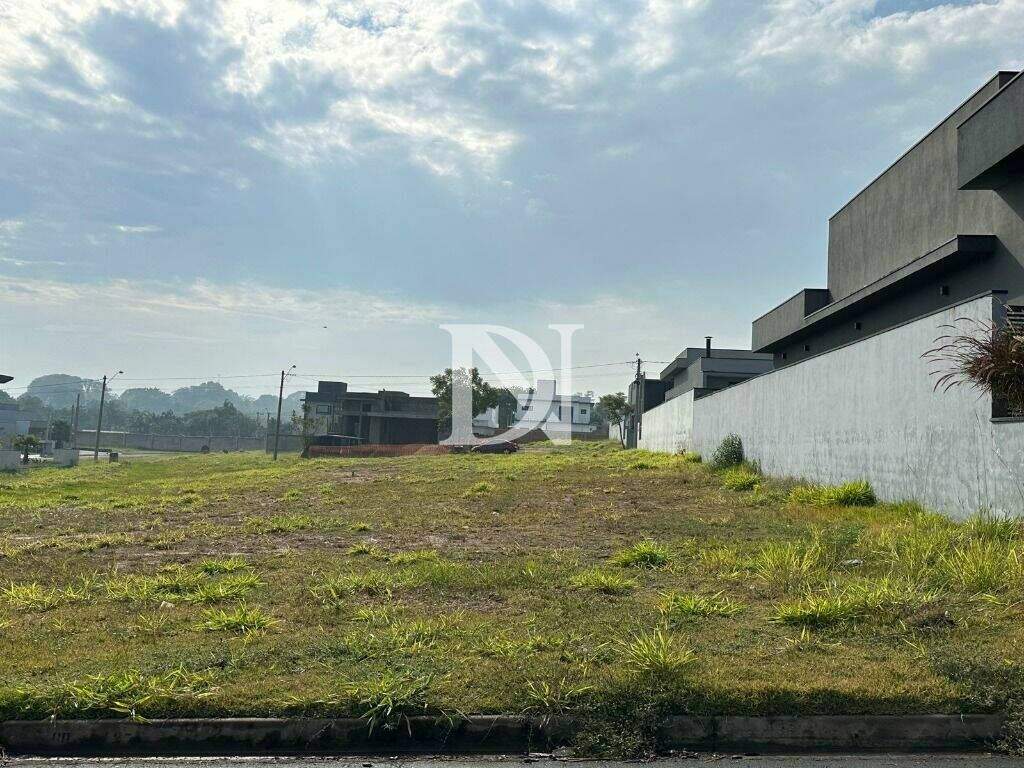 Terreno em condomínio à venda no Jardim Buru: 