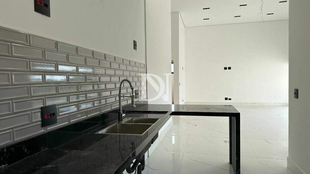 Casa em condomínio à venda no Jardim Buru: 