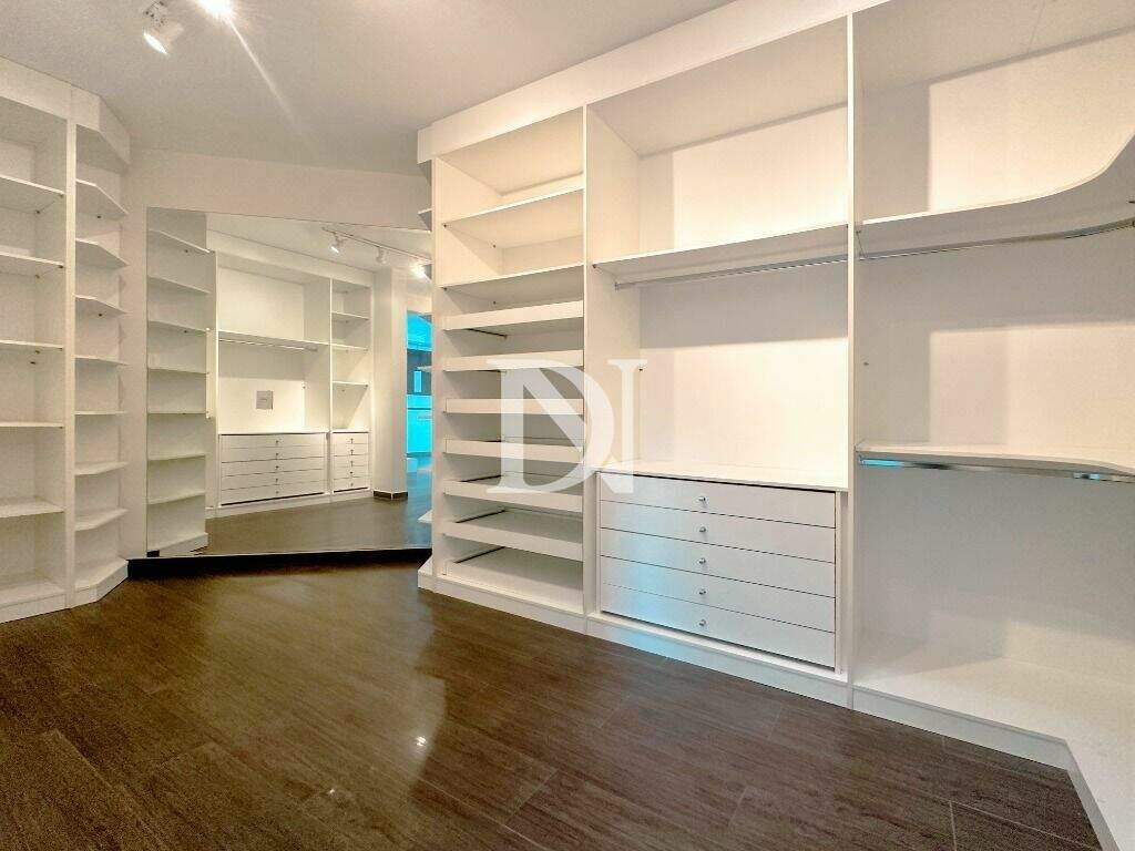 Casa em condomínio à venda no Condomínio Monte Belo: 