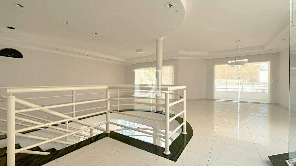 Casa em condomínio à venda no Condomínio Monte Belo: 