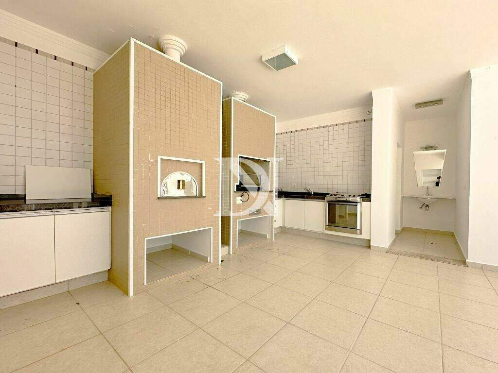 Casa em condomínio à venda no Condomínio Monte Belo: 