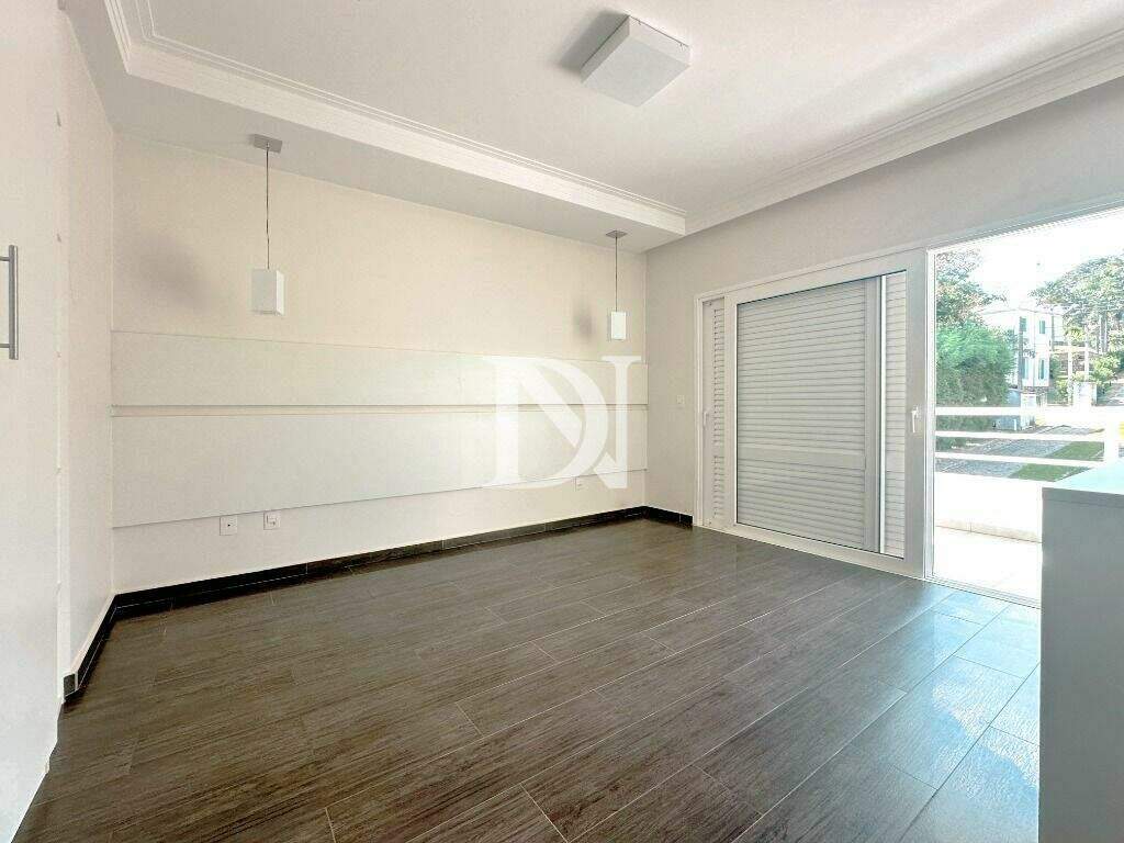 Casa em condomínio à venda no Condomínio Monte Belo: 