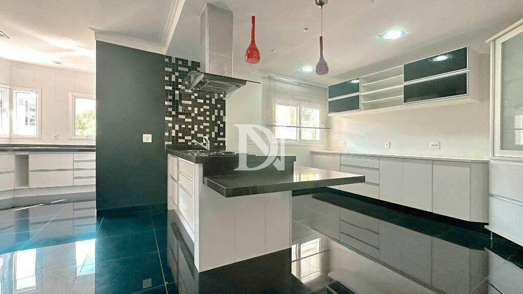 Casa em condomínio à venda no Condomínio Monte Belo: 