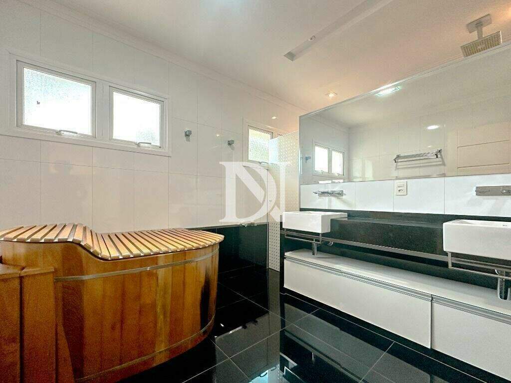 Casa em condomínio à venda no Condomínio Monte Belo: 