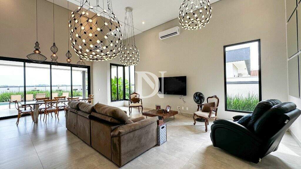 Casa em condomínio à venda no Condomínio Villas do Golfe: 