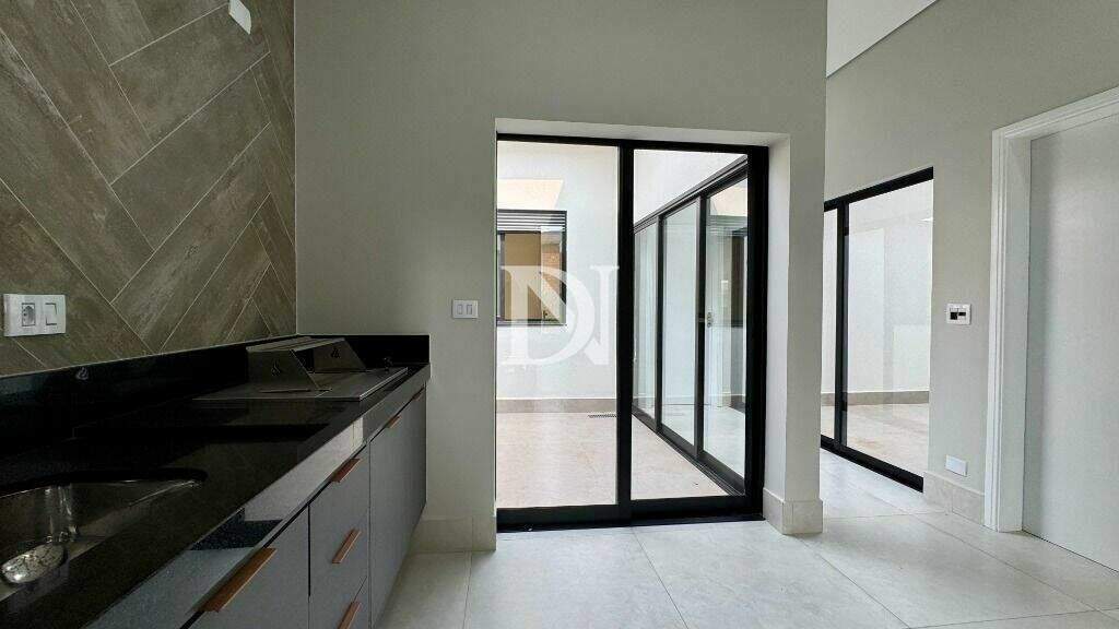 Casa em condomínio à venda no Jardim Guarujá: 