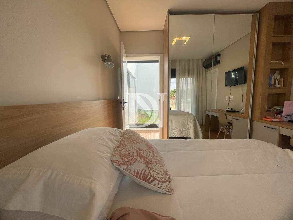 Casa em condomínio à venda no Jardim Buru: 