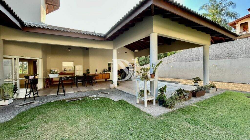 Casa em condomínio à venda no Chácara Flora: 