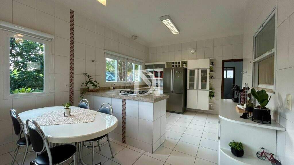 Casa em condomínio à venda no Chácara Flora: 