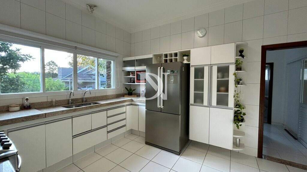 Casa em condomínio à venda no Chácara Flora: 