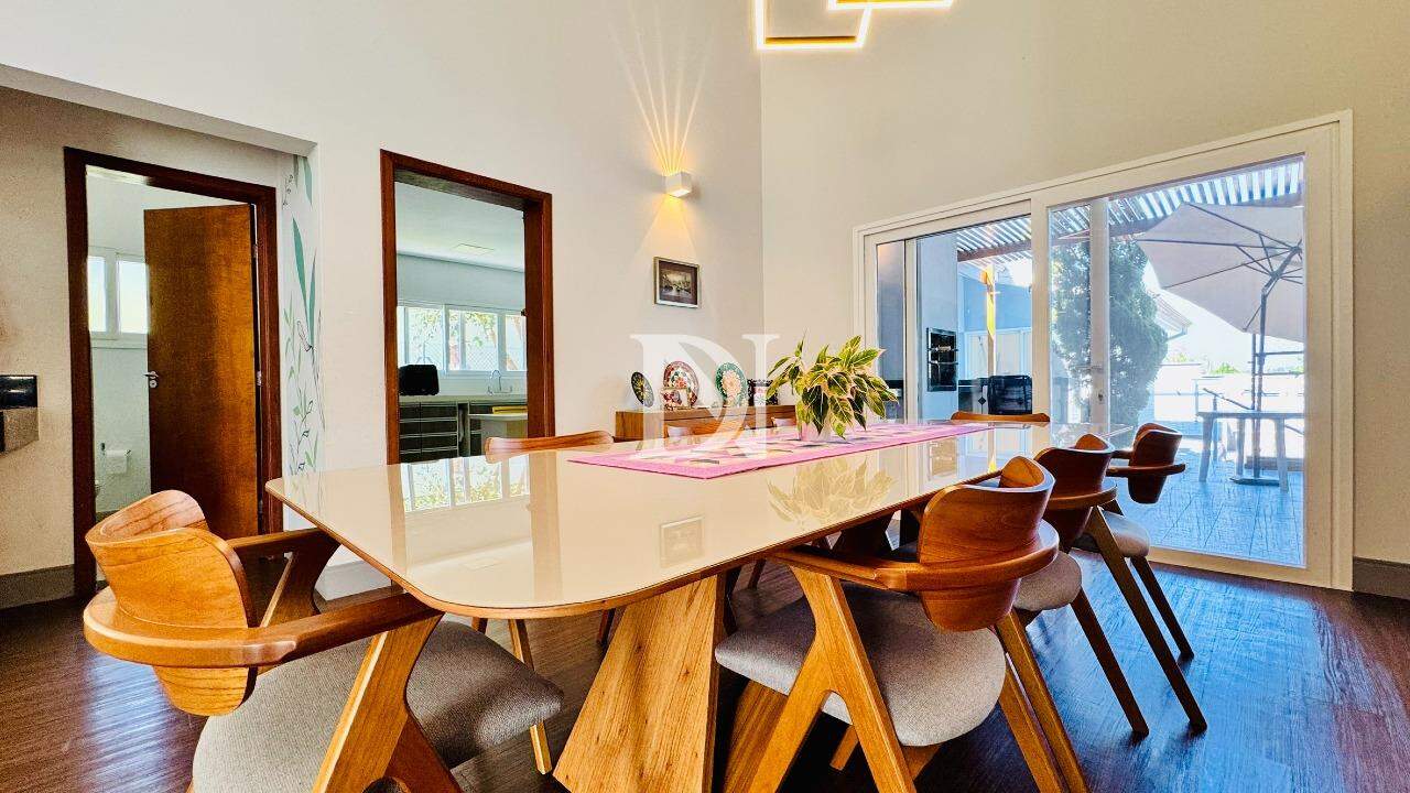 Casa em condomínio à venda no Terras de Mont Serrat: 