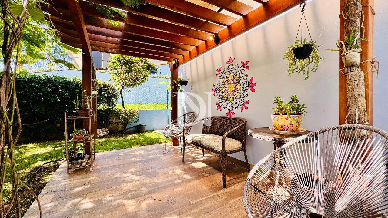 Casa em condomínio à venda no Terras de Mont Serrat: 