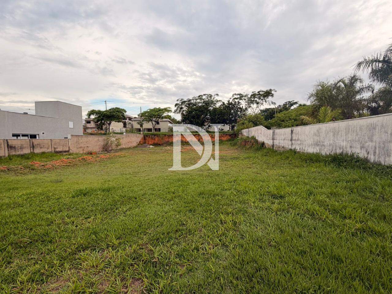 Terreno em condomínio à venda no Condomínio Palmeiras Imperiais: 
