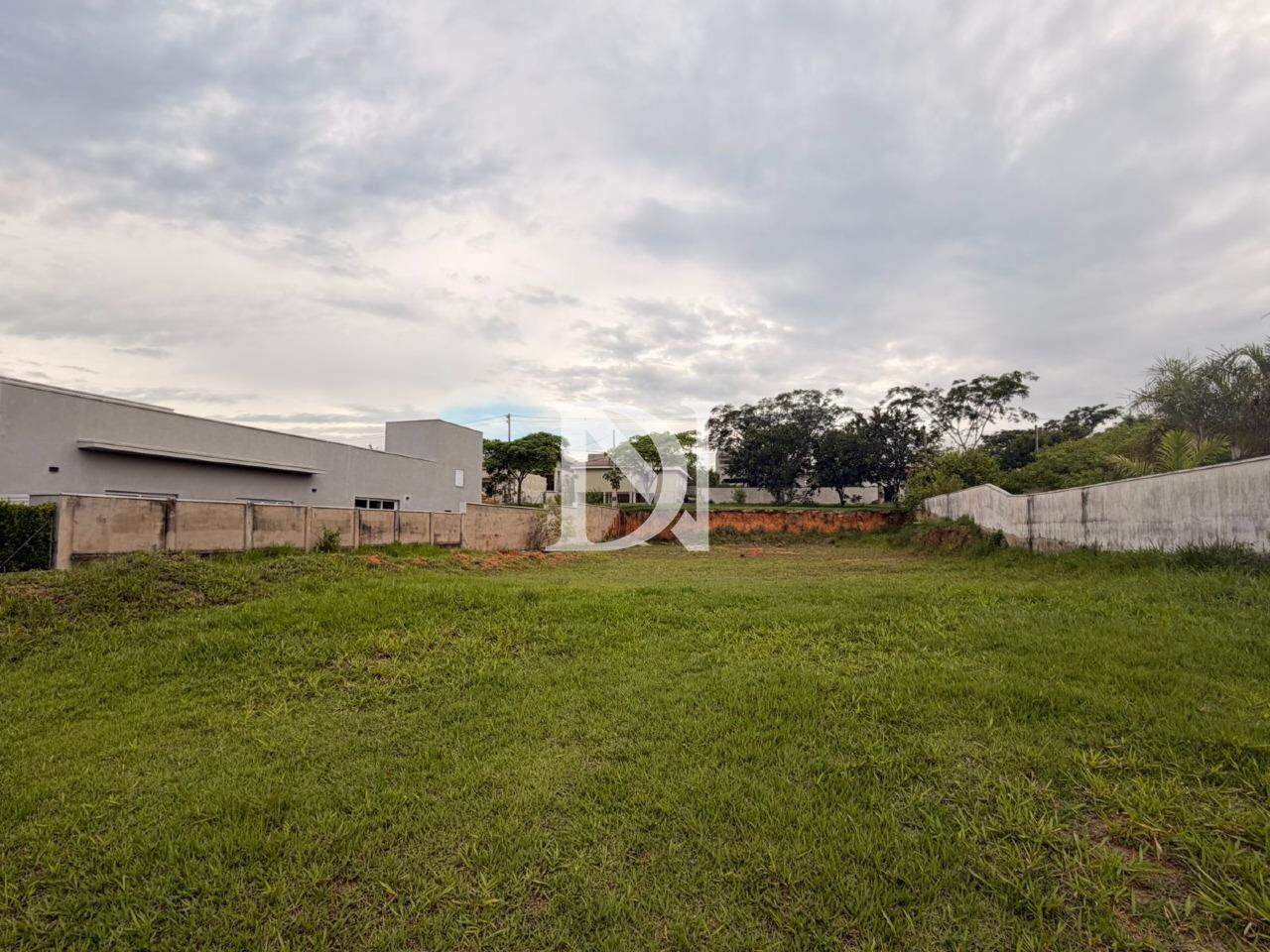 Terreno em condomínio à venda no Condomínio Palmeiras Imperiais: 
