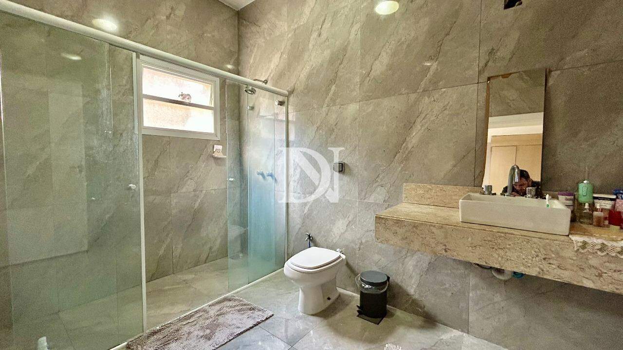 Casa em condomínio para aluguel no Chácara Flora: 
