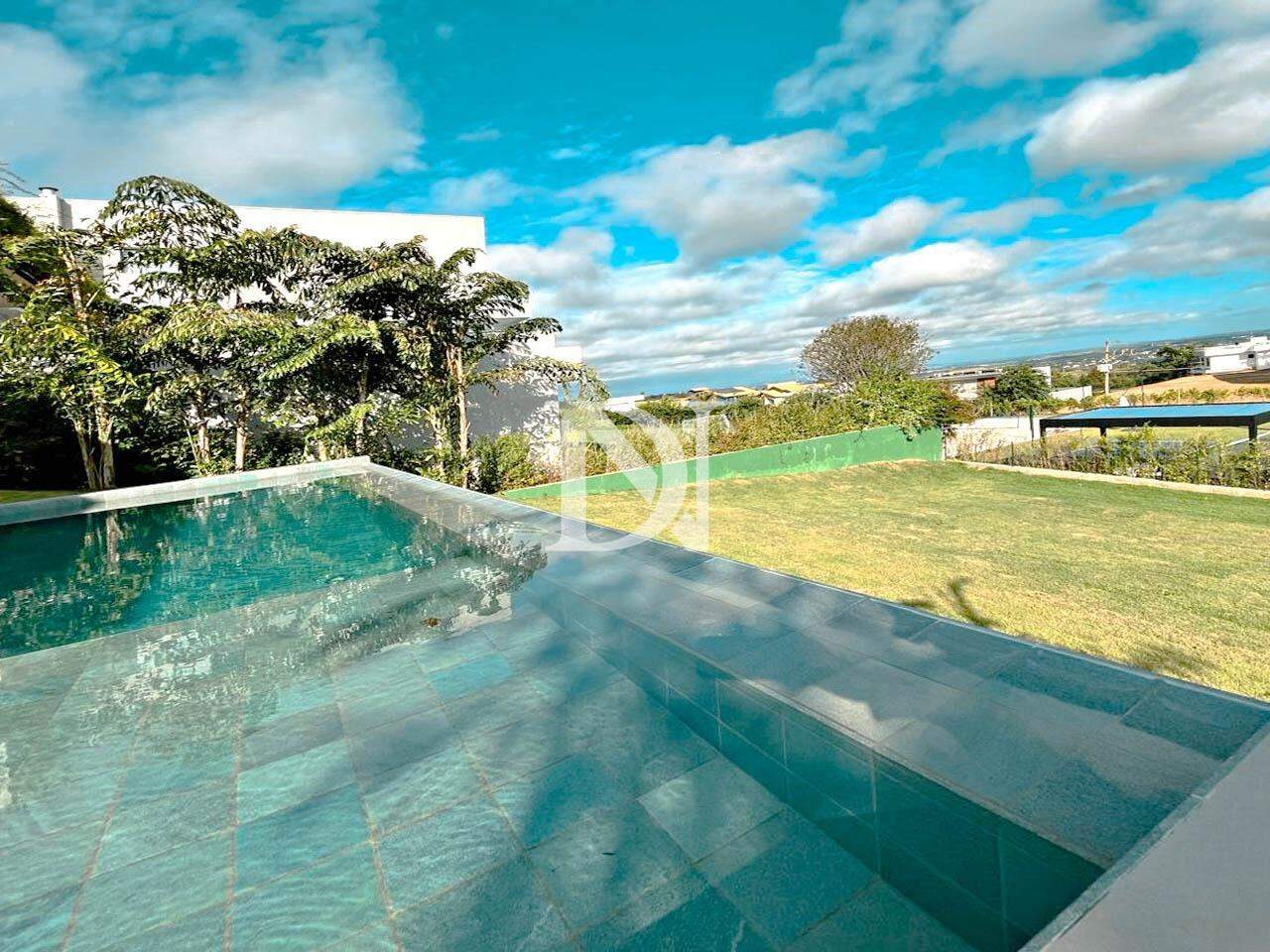Casa em condomínio à venda no Condomínio Fazenda Kurumin: 