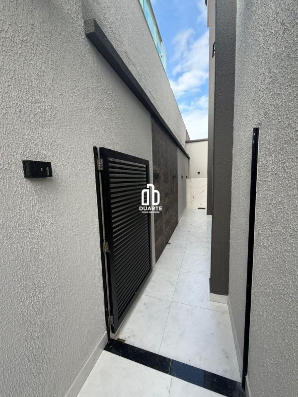 Casa Triplex à venda no AVIAÇÃO: 