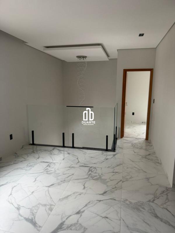 Casa Triplex à venda no AVIAÇÃO: 