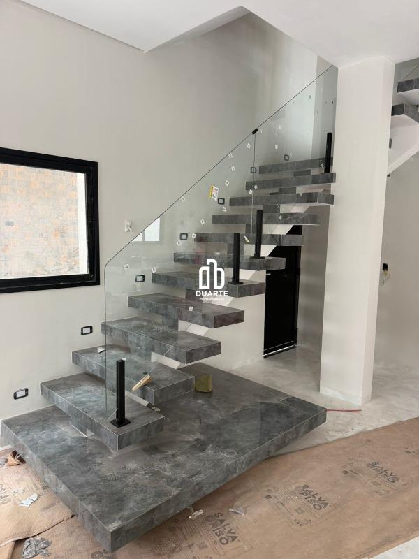 Casa Triplex à venda no AVIAÇÃO: 