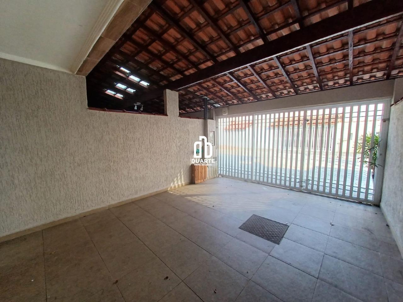 Casa Triplex à venda no GUILHERMINA: 