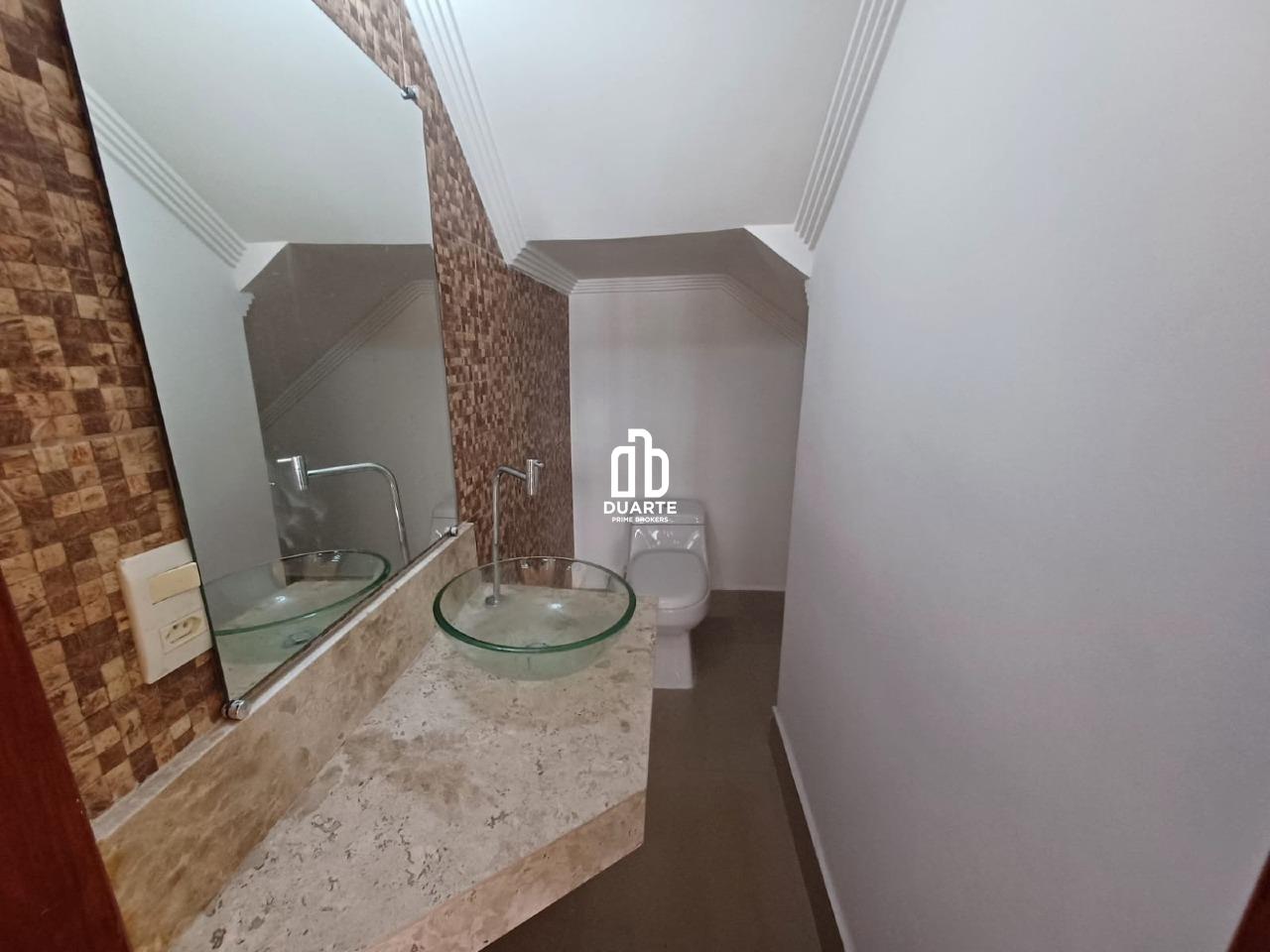 Casa Triplex à venda no GUILHERMINA: 