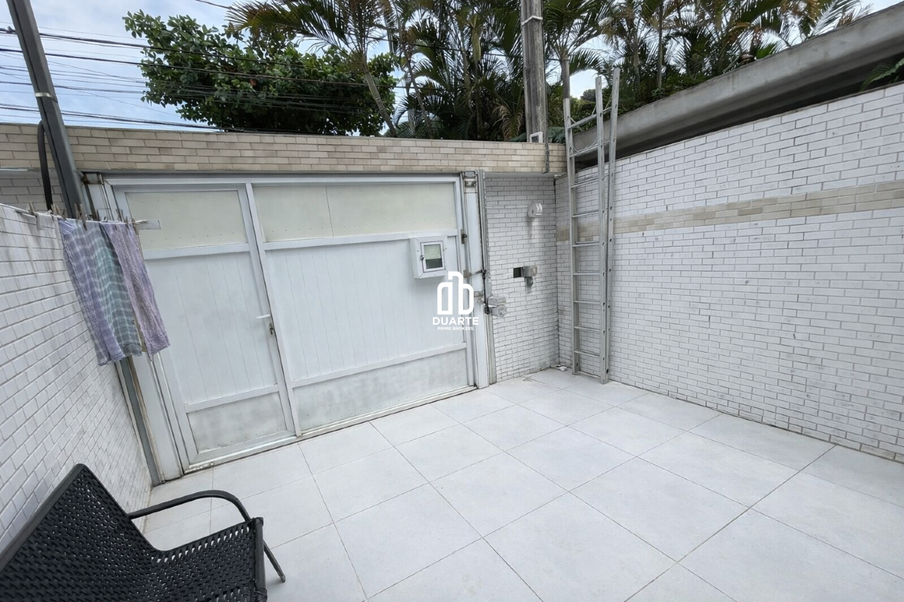 Casa Triplex à venda no MARAPÉ: 