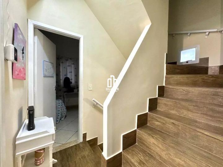 Casa Triplex à venda no MARAPÉ: 