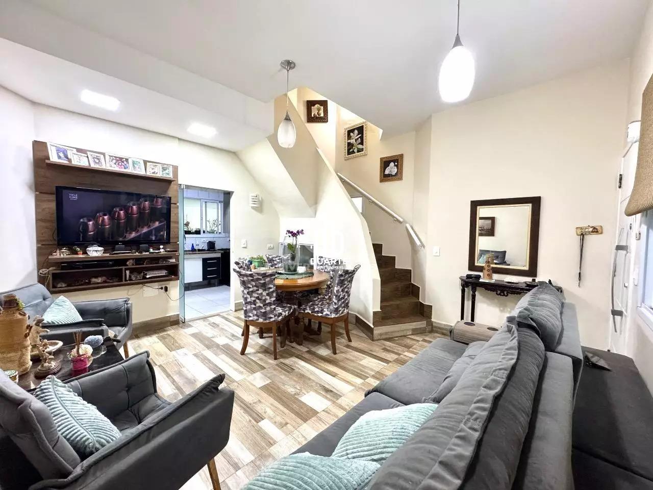 Casa Triplex à venda no MARAPÉ: 