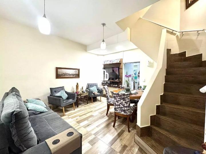 Casa Triplex à venda no MARAPÉ: 