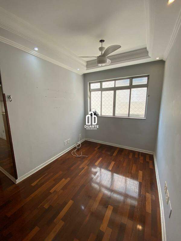 Apartamento - Prédio 3 Andares à venda no PONTA DA PRAIA: 