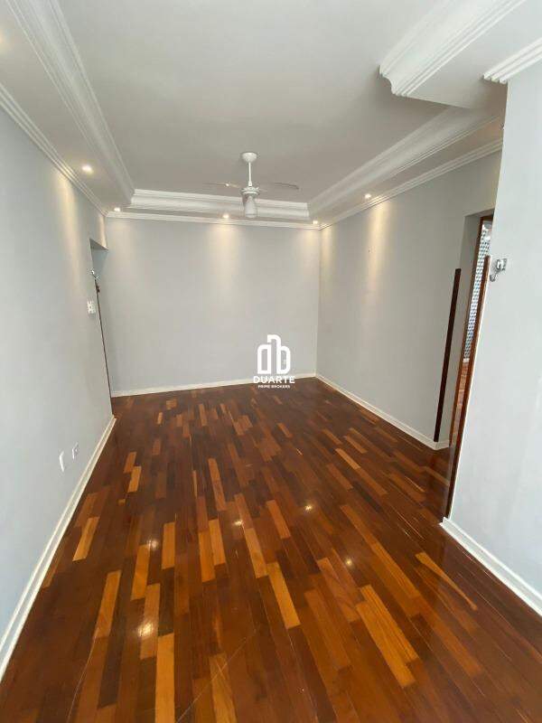 Apartamento - Prédio 3 Andares à venda no PONTA DA PRAIA: 