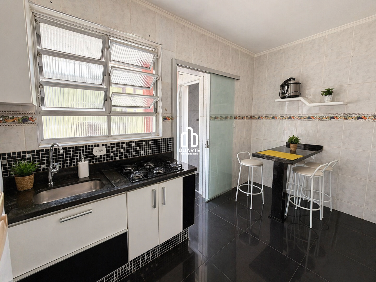 Apartamento - Prédio 3 Andares à venda no BOQUEIRÃO: 