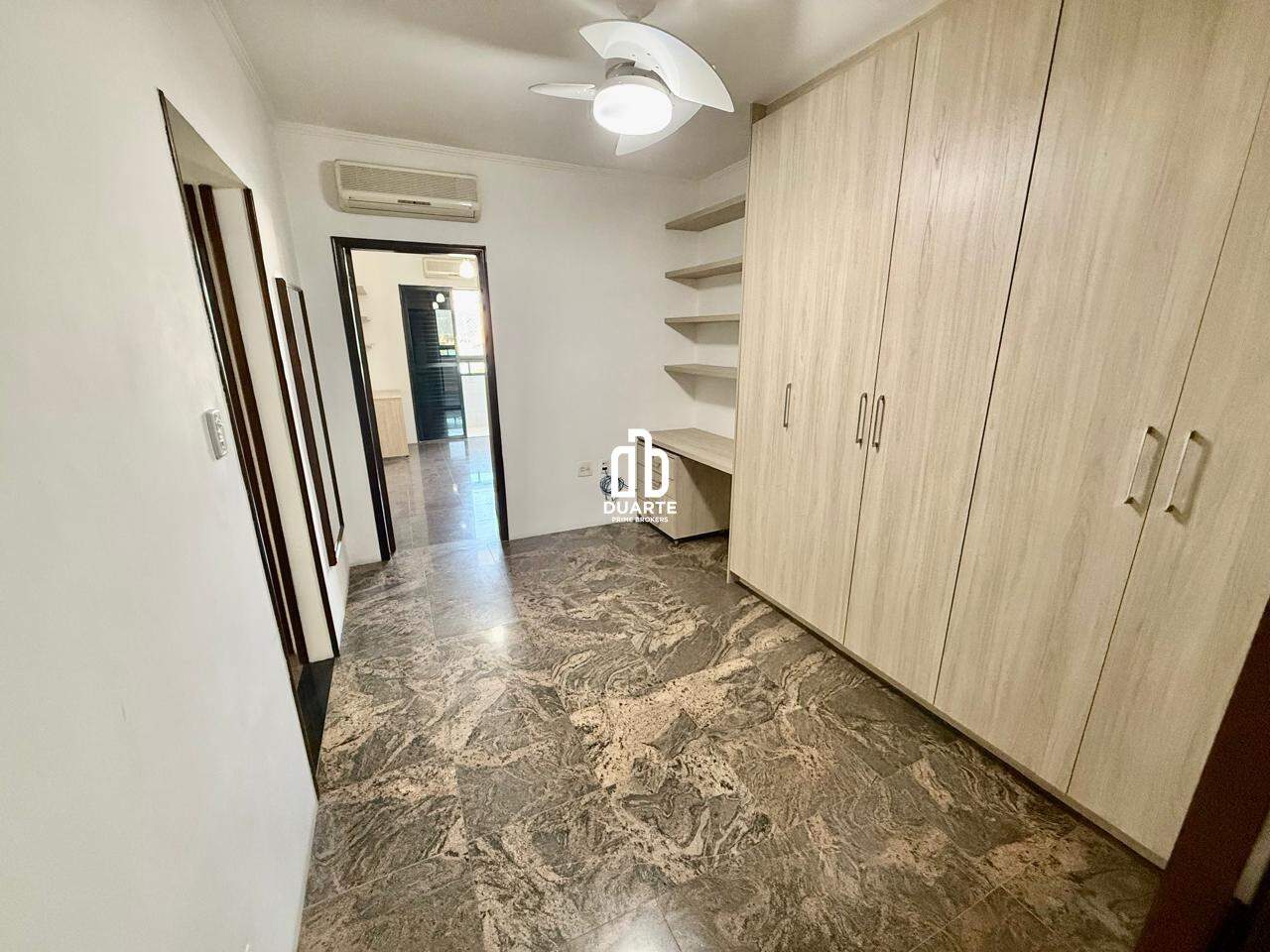 Apartamento à venda no PONTA DA PRAIA: 