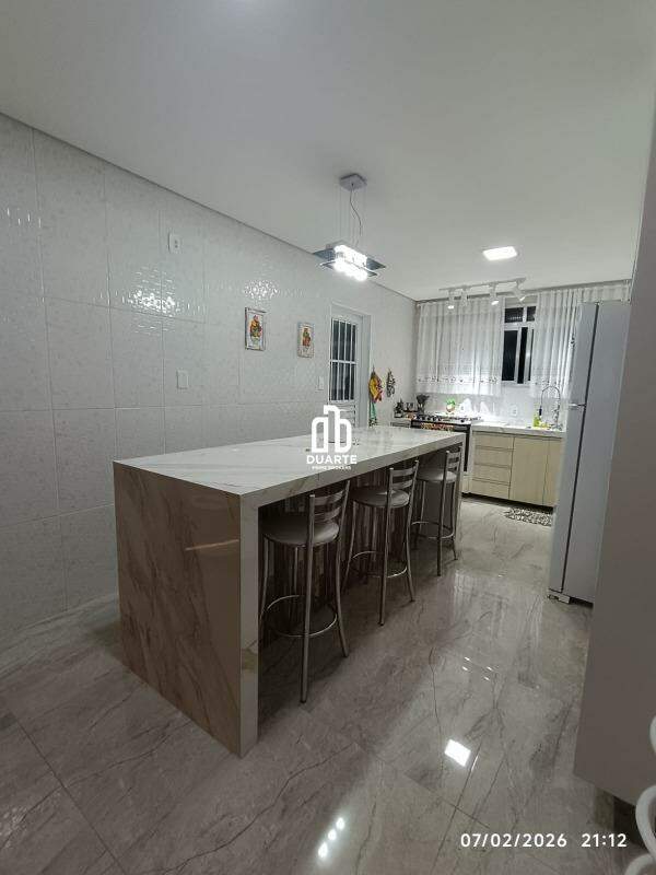 Apartamento à venda no MARAPÉ: 