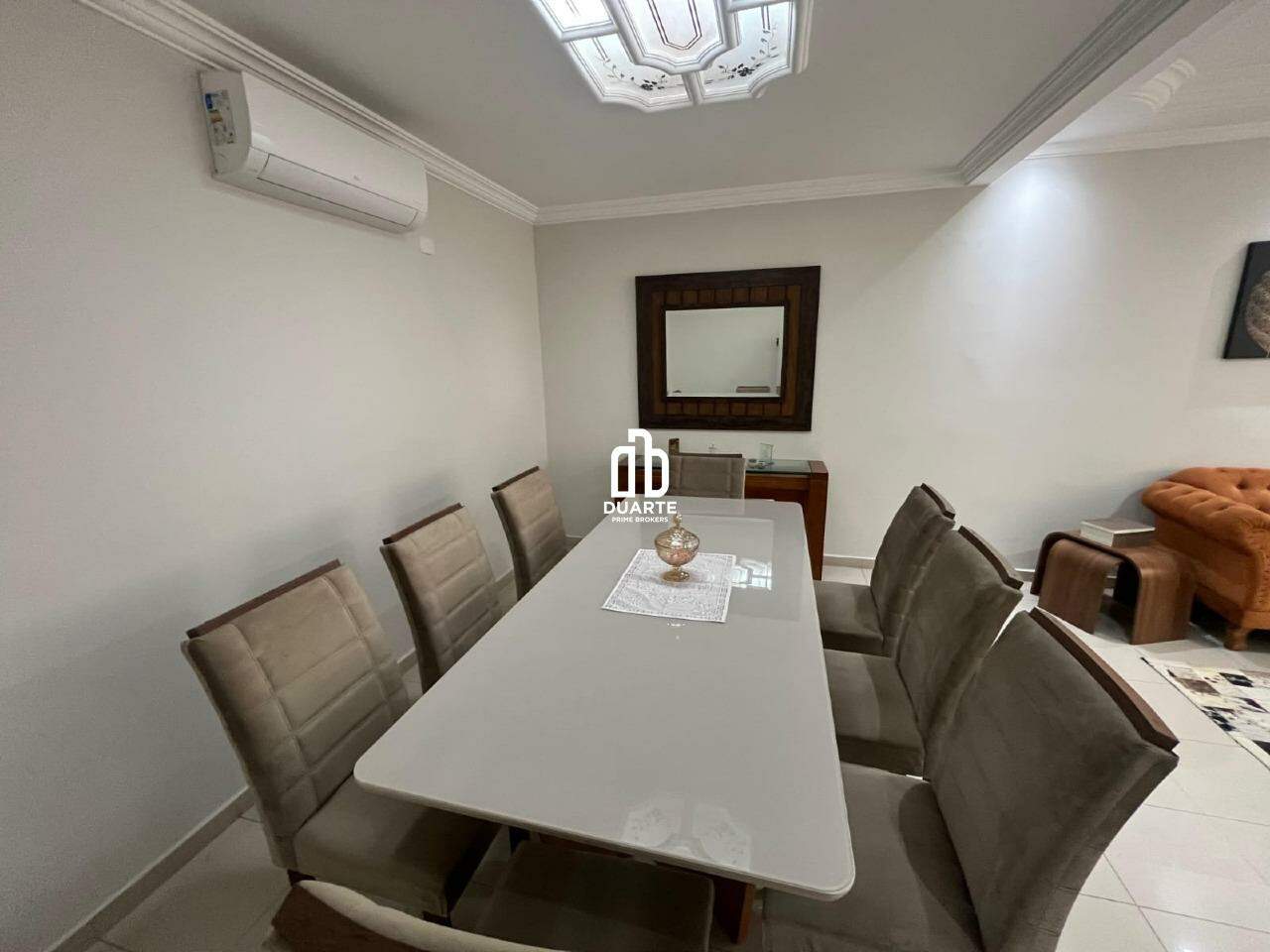 Casa à venda no Centro: 