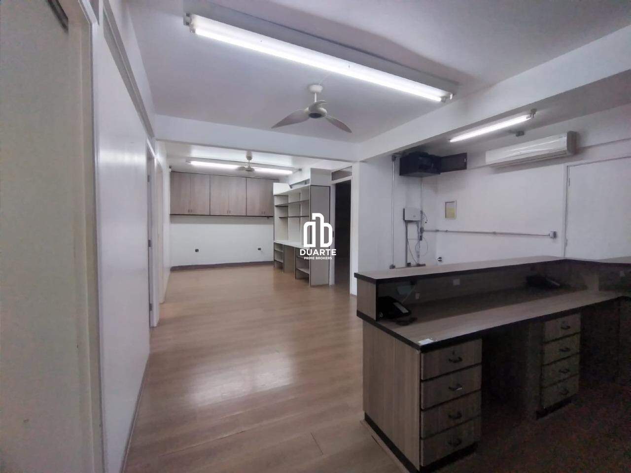 Sala à venda no Centro: 