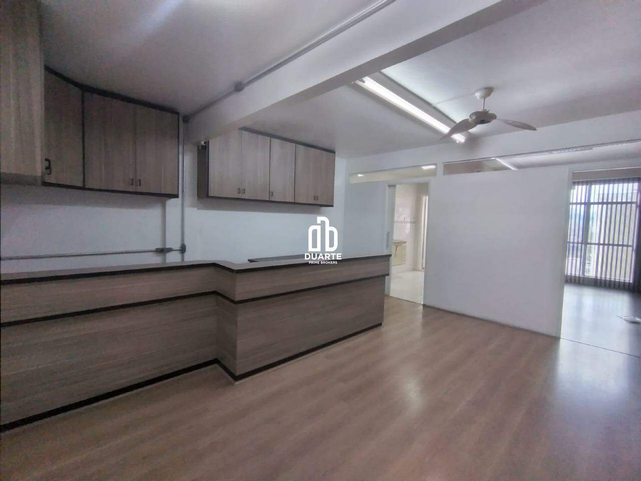 Sala à venda no Centro: 
