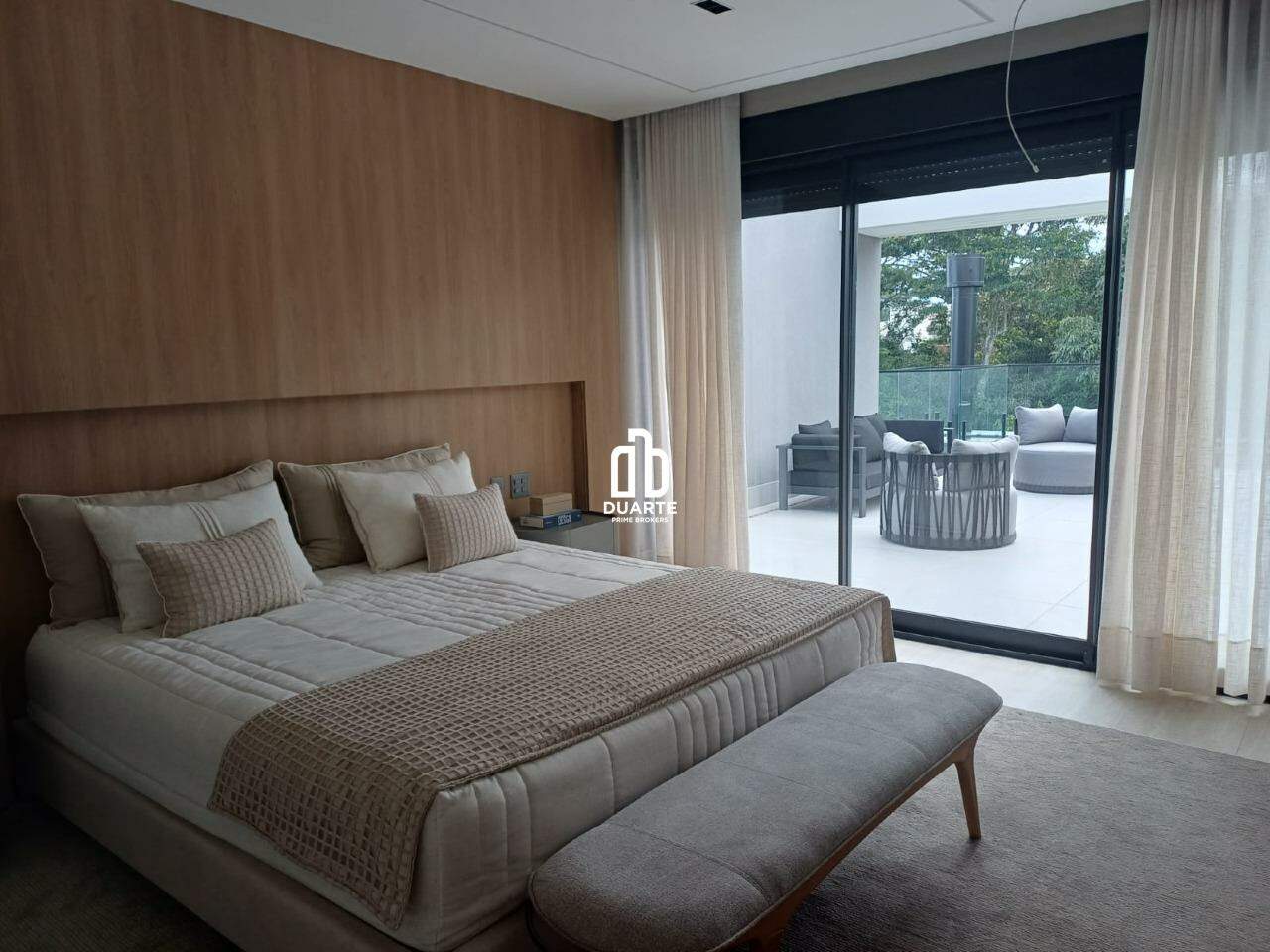 Casa Triplex à venda no RIVIERA DE SÃO LOURENÇO: 