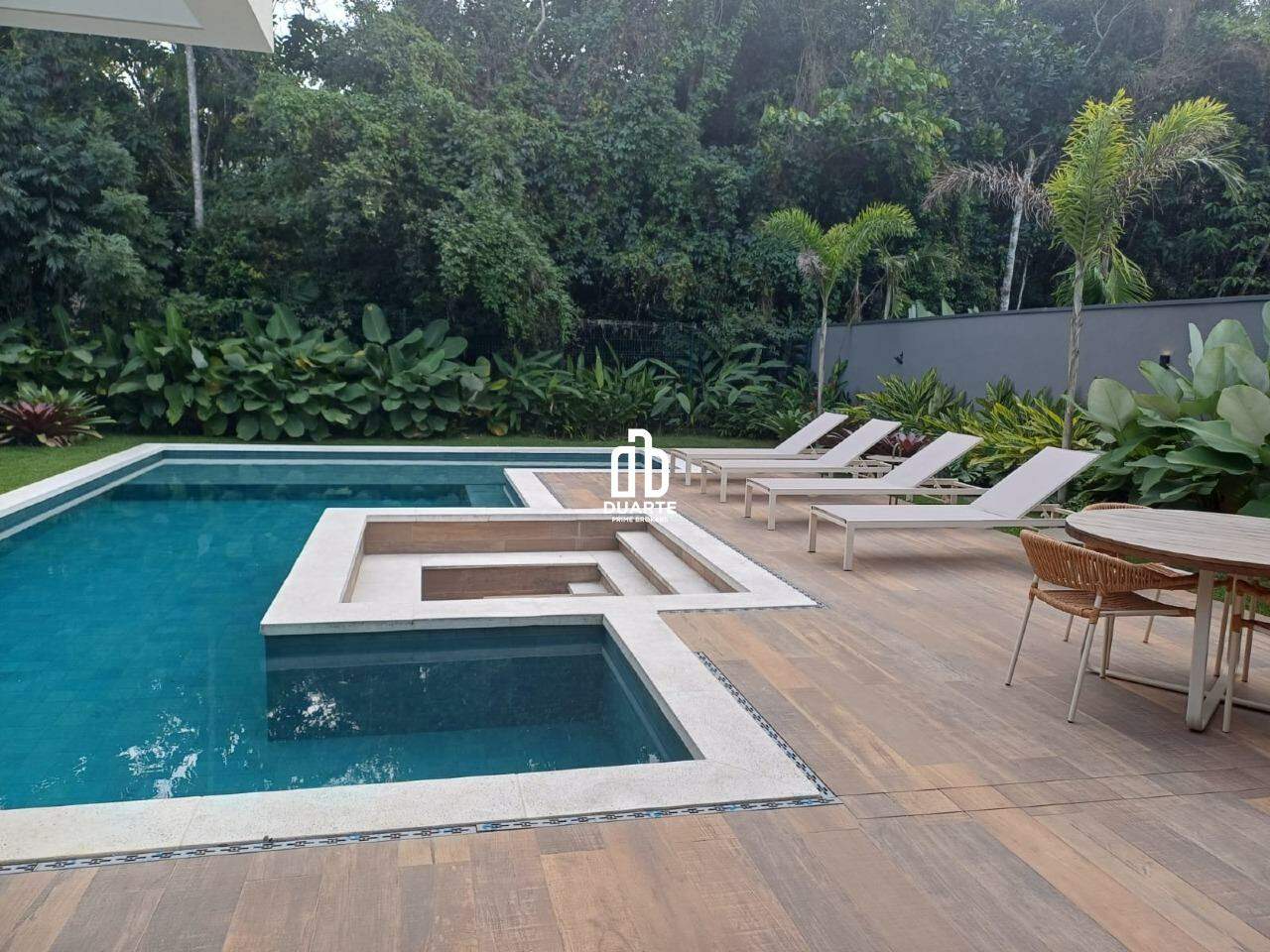 Casa Triplex à venda no RIVIERA DE SÃO LOURENÇO: 