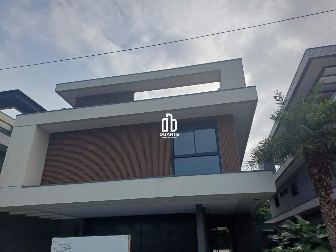 Casa Triplex à venda no RIVIERA DE SÃO LOURENÇO: 