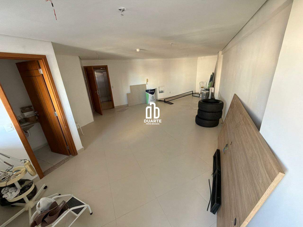 Sala para aluguel no MARAPÉ: 